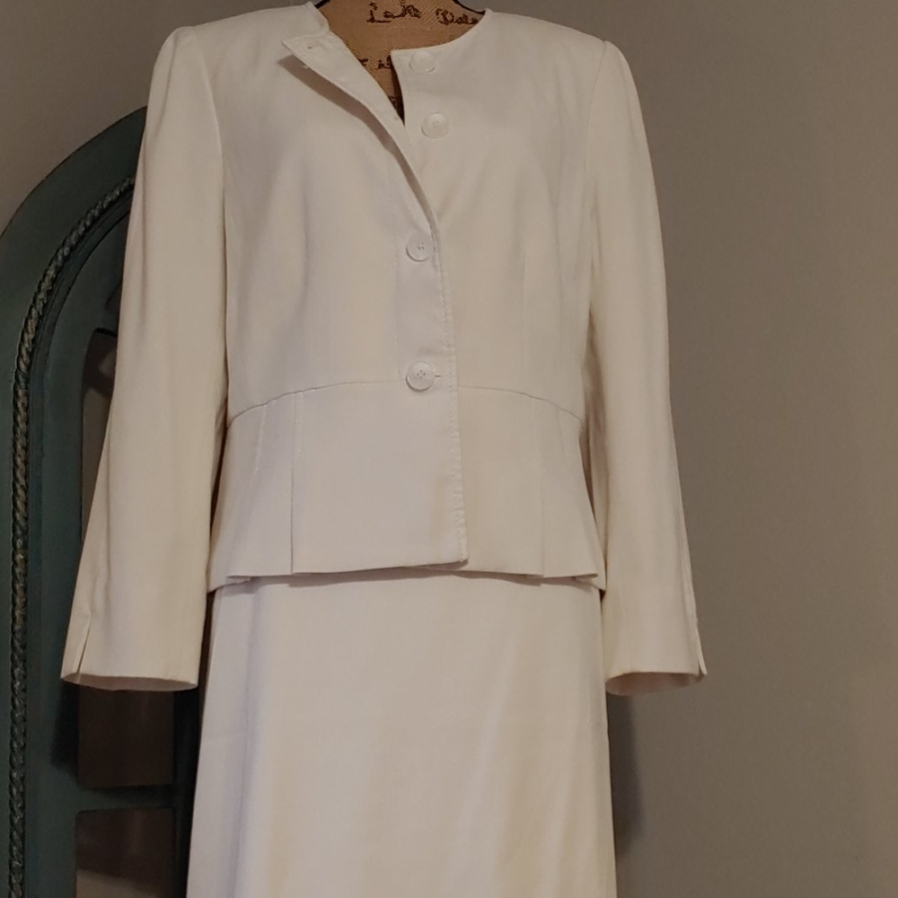 Ann Talir summer white suit